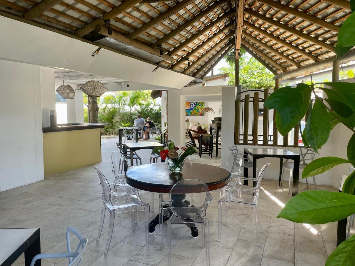 Cosy Guest House Sous Le Badamier Grand Baie Exterior foto